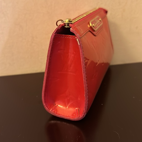 Louis Vuitton red Vernis pouch. Color transfer on back. See pictures!! - Picture 2 of 7